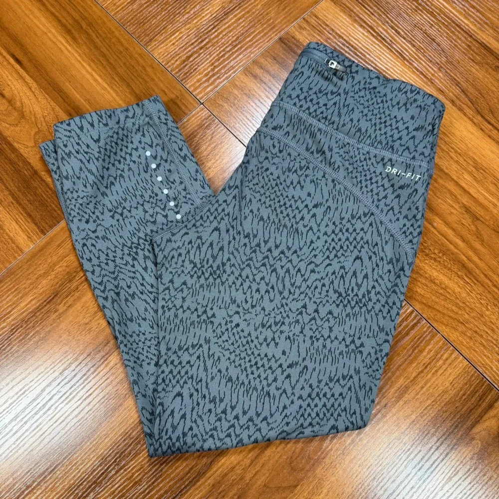 Nike Dri-FIT Womens Grey Black Abstract Print Cropped Leggings Size M
